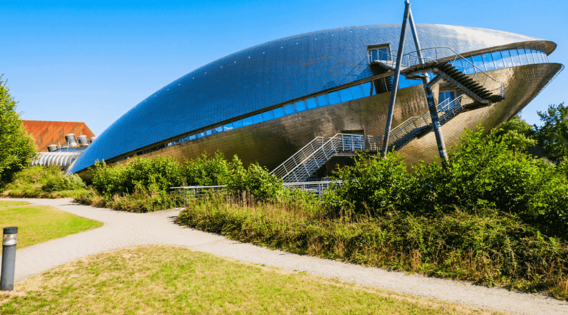 Türkiye ve Almanya Arasında Eğitim Yenilikleri: Bir Karşılaştırmalı Analiz Türkiye ve Almanya Arasında Eğitim Yenilikleri: Bir Karşılaştırmalı Analiz